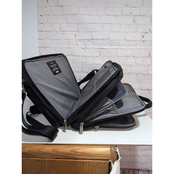 Briggs and Riley Executive Clamshell Brief Case Laptop Messenger Bag KB203C-4 - Picture 14 of 16